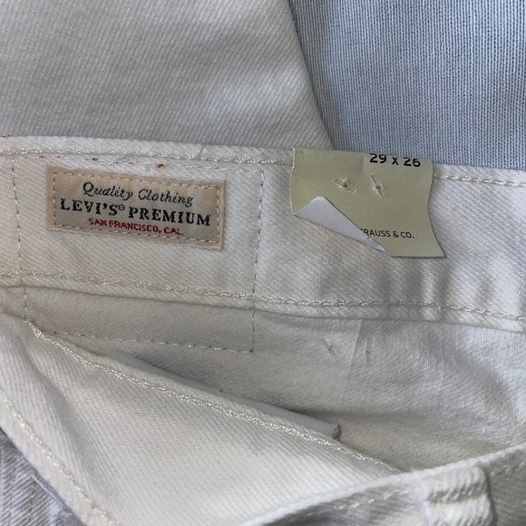 Levi's 501 Cropped White Denim Women's Distressed Jeans Size 29 X26 NWT - Picture 7 of 8